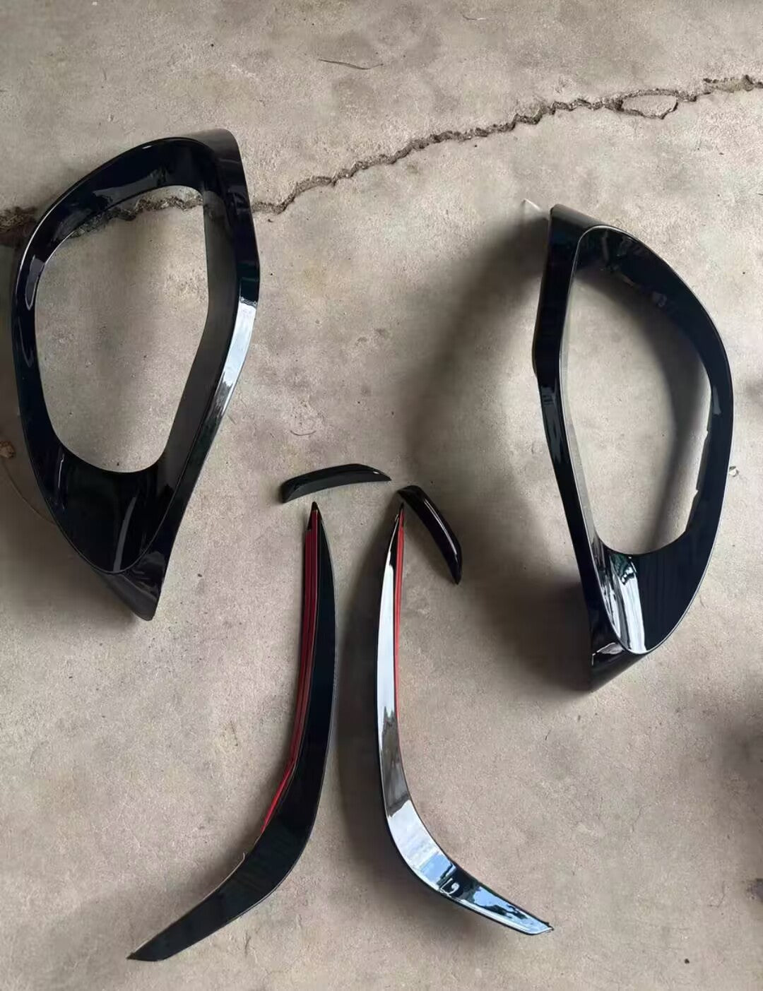 Divise Mercedes Benz CLA W118 Cla45 AMG
Pour Mercedes Benz CLA W118 Cla45 AMG lèvre avant pare-chocs côté capot antibrouillard couvercle de lumière Spoiler évent cadre garniture