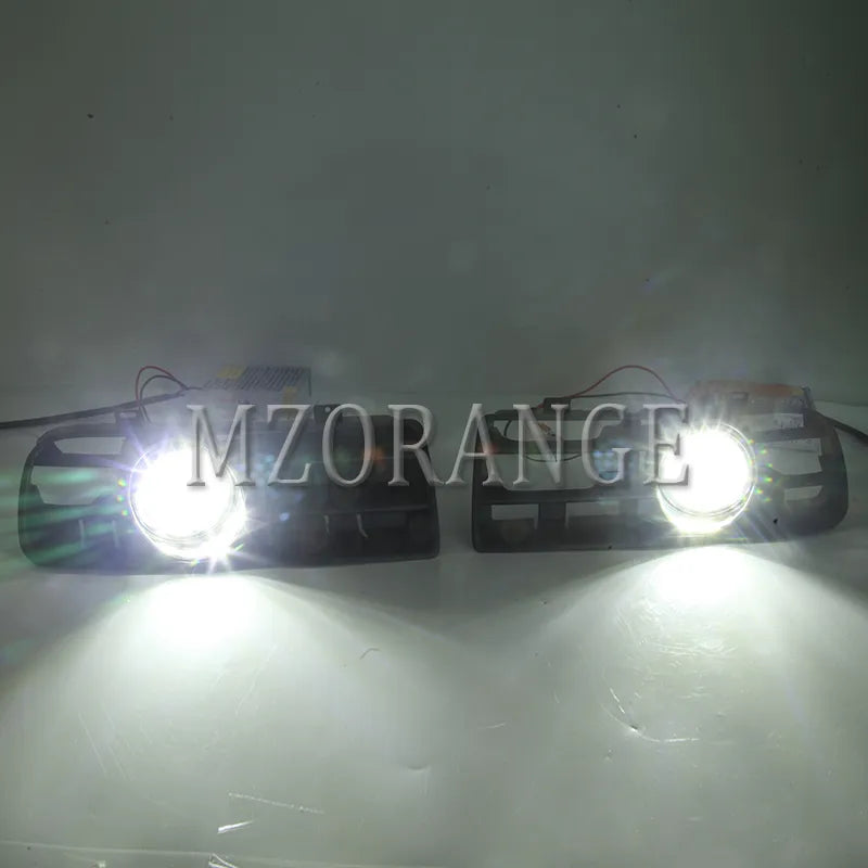 Kit Grelha Faróis Nevoeiro  VW Golf 4 MK4 GTi TDI 1997 1998-2006

Fog Lights LED Headlight for VW Golf 4 MK4 GTi TDI 1997 1998-2006 DRL Fog Lamp cover Racing Grill Lamp grille accessories