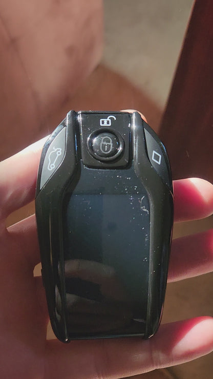 Personnalisez votre voiture avec cette clé LCD