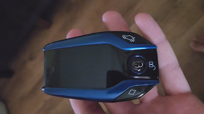 Personnalisez votre voiture avec cette clé LCD