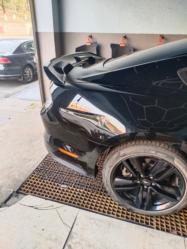 Aileiron/Spoiler Ford Mustang