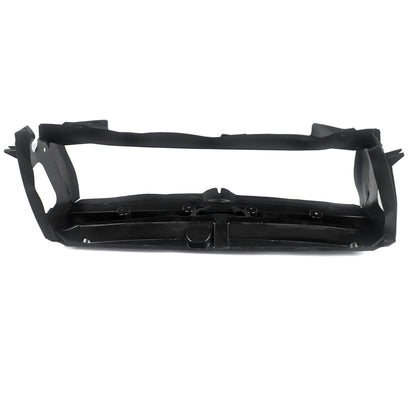 conduta de ar superior do radiador ( BMW Série 1 (geração F20 de 5 portas e F21 de 3 portas) produzidos entre 2011 e 2019.