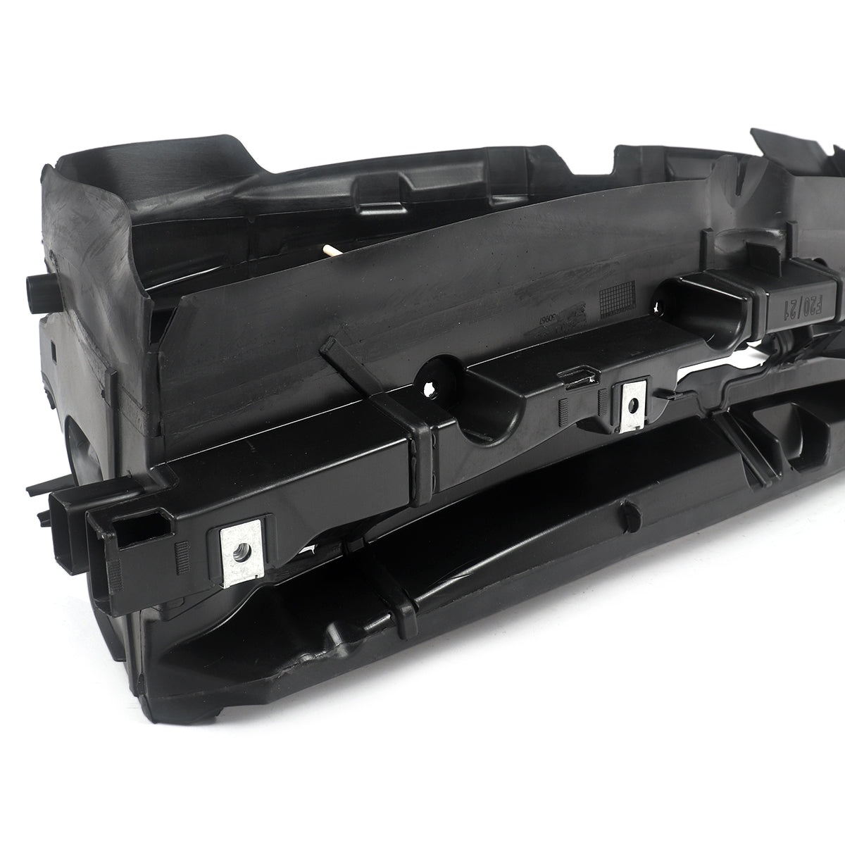 conduta de ar superior do radiador ( BMW Série 1 (geração F20 de 5 portas e F21 de 3 portas) produzidos entre 2011 e 2019.