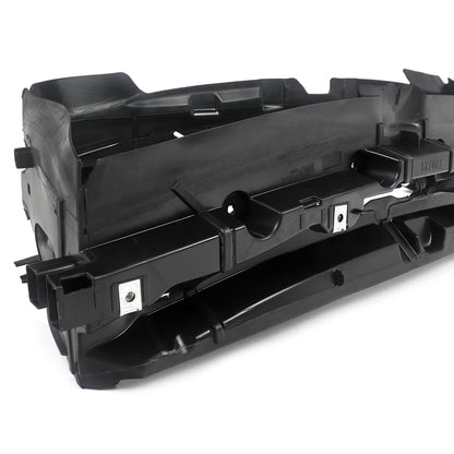 conduta de ar superior do radiador ( BMW Série 1 (geração F20 de 5 portas e F21 de 3 portas) produzidos entre 2011 e 2019.