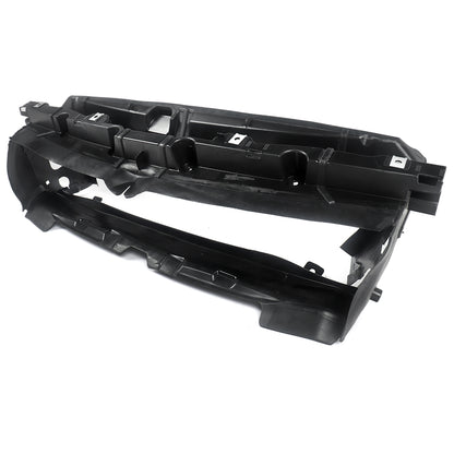 conduta de ar superior do radiador ( BMW Série 1 (geração F20 de 5 portas e F21 de 3 portas) produzidos entre 2011 e 2019.